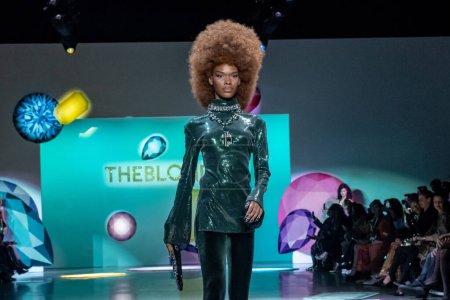 Téléchargez les photos : The Blonds - Runway - February 2023 New York Fashion Week. February 15, 2023, New York, New York, USA: A model walks the runway at the The Blonds fashion show at Spring Studios during New York Fashion Week 2023 on February 15, 2023 in New York - en image libre de droit