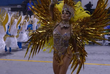 Foto de Desfile de Carnaval Escolar Unidos de Vila Maria Samba en Sao Paulo. 17 de febrero de 2023, Sao Paulo, Brasil: Unidos de Vila Maria fue la cuarta escuela en desfilar en el primer día de desfiles del grupo especial en Sao Paulo. - Imagen libre de derechos