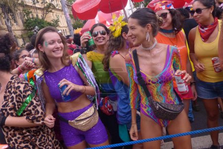 Téléchargez les photos : Bloc de Pagu pendant le carnaval de rue à Sao Paulo. 21 février 2023, Sao Paulo, Brésil : Le bloc Pagu, qui ne compte que des femmes à la batterie, a défilé mardi (21) lors du Carnaval de Praca da Republica à Sao Paulo. - en image libre de droit