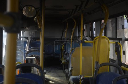 Téléchargez les photos : Des criminels attaquent et incendient deux bus dans le Natal. 22 février 2023, Natal, Rio Grande do Norte, Brésil : L'attaque criminelle qui a entraîné deux autobus partiellement incendiés mercredi (22) - en image libre de droit
