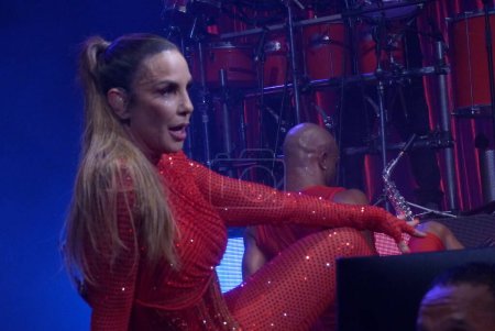 Photo for Ivete Sangalo performs at Bar Brahma Box Stand. February 25, 2023, Sao Paulo, Brazil: Ivete Sangalo was the main attraction at Bar Brahma Box Stand on the night of the Carnival Champions of Sao Paulo. - Royalty Free Image