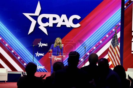 Téléchargez les photos : Lara Trump during CPAC Covention in Maryland. March 03, 2023, Maryland, USA: Lara Trump during CPAC convention  Protecting America Now is taking place at (INT) CPAC at Gaylord National Resort & Convention Center - en image libre de droit