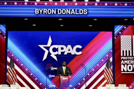 Téléchargez les photos : Byron Donalds during CPAC  Convention in Maryland. March 03, 2023, Maryland, USA: Congressman Byron Donalds during CPAC convention  Protecting America Now is taking place at Gaylord National Resort & Convention Center - en image libre de droit