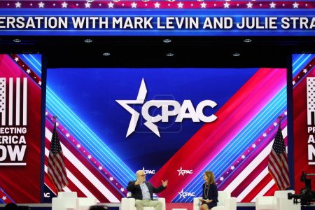 Téléchargez les photos : Mark Levin et Julie Strauss Levin à CPAC Covention Protecting America Now in Maryland. 04 mars 2023, Maryland, États-Unis : Mark Levin et Julie Strauss Levin au congrès CPAC Protecting America Now - en image libre de droit
