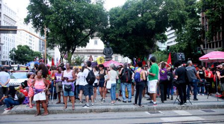 Téléchargez les photos : Manifestation lors de la Journée de la femme à Rio de Janeiro. 08 mars 2023, Rio de Janeiro, Brésil : Manifestation à l'occasion de la Journée internationale de la femme à Canseira à Rio de Janeiro, le mercredi 8 mars 2023 - en image libre de droit