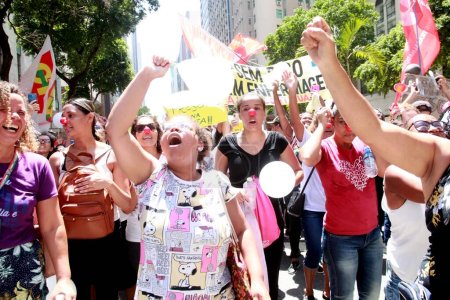 Foto de Manifestación de enfermeras, técnicos y auxiliares de enfermería en el Estado de Río de Janeiro. 10 de marzo de 2023. Río de Janeiro, Brasil: Protesta en las calles del centro de la ciudad de Río de Janeiro, este viernes (10) - Imagen libre de derechos