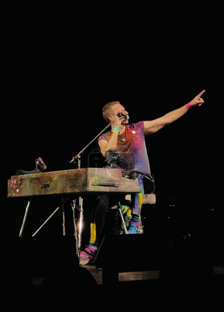 Foto de Coldplay actuó en vivo en el estadio Morumbi en Sao Paulo. 17 de marzo de 2023, Sao Paulo, Brasil: El concierto de la banda Coldplay, en el estadio Morumbi en Sao Paulo, el viernes 17 de marzo de 2023 con la presencia de muchos fans y amantes de la música. - Imagen libre de derechos