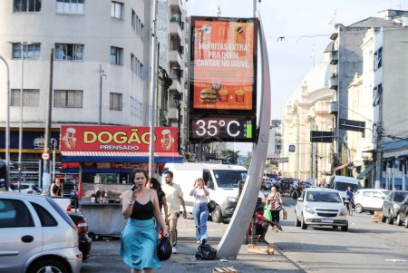 Photo for Weather Situation in Sao Paulo. March 21, 2023, Sao Paulo, Brazil: A street thermometer marks 35 degrees Celsius in the region of Avenida Paulista in Sao Paulo on Tuesday (21) - Royalty Free Image