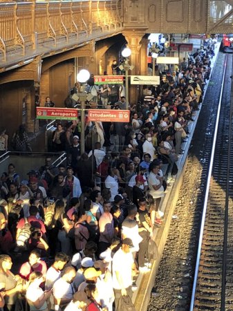 Photo for Sao Paulo Subway Strike causes crowded platforms. March 23, 2023, Sao Paulo, Brazil: Heavy movement of passengers due to subway strike in Sao Paulo city affecting the transportation system and causing a crowded platforms in the city. - Royalty Free Image