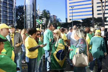 Photo for Pro Bolsonaristas gathered to welcome the arrival of former Brazilian President-Bolsonaro in Brasilia. March 30, 2023, Brasilia, Federal District, Brazil - Royalty Free Image