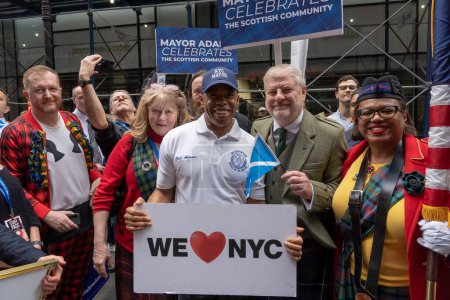 Photo for 25th Annual New York City Tartan Day Parade. April 15, 2023, New York, New York, USA: New York City Mayor Eric Adams pose with VIP during the 25th Annual Tartan Day Parade in Manhattan on April 15, 2023 in New York City. - Royalty Free Image