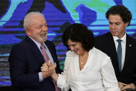 Téléchargez les photos : Le président brésilien Lula et son vice-président participent à la cérémonie pour la libération de ressources aux entités de santé philanthropiques. 20 avril 2023, Brasilia, District fédéral, Brésil : Le président et vice-président du Brésil - en image libre de droit