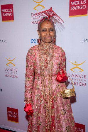 Photo for Dance Theater Of Harlem To Honor Virginia Johnson At 2023 Vision Gala. April 20, 2023, New York, New York, USA: Ellen Banks attends Dance Theater Of Harlem&#39;s 2023 Vision Gala at New York City Center on April 20, 2023 in New York City. - Royalty Free Image
