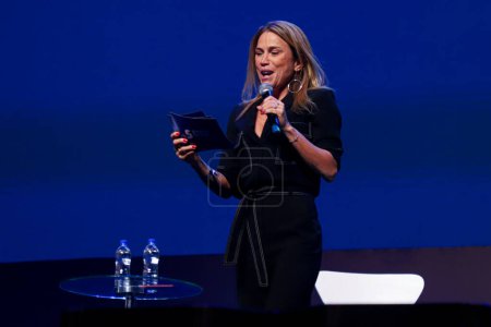 Photo for Sports Summit Sao Paulo. April 25, 2023. Sao Paulo, Brazil: Sport as a Business: Cases WSL, NFL, NBA : Paula Young - Head of Commercial Activations & International Relations, SAF Botafogo discusses with Pedro Rego Monteiro CEO - Royalty Free Image