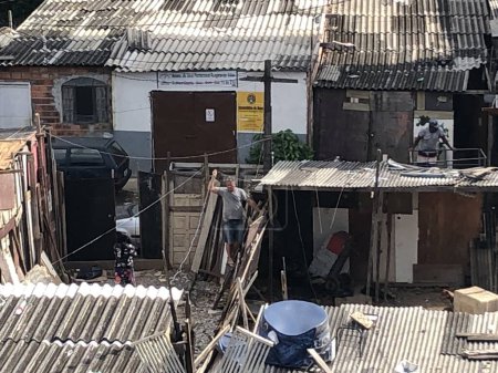 Téléchargez les photos : Incendie à Favelas à Sao Paulo. 27 avril 2023. Sao Paulo, Brésil : Sao Paulo (SP), 27 / 04 / 2023 Un grand incendie a détruit des dizaines de cabanes en bois tôt jeudi (27) dans la favela de Pau Queimado, dans la Penha, zone est de Sao Paulo. - en image libre de droit
