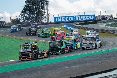 Foto de Carrera de impresión Nascar GT. 30 de abril de 2023, Sao Paulo, Brasil: Vista de la segunda etapa de la carrera Nascar GT Sprint en el circuito de Interlagos el domingo (30) en la zona sur de Sao Paulo. - Imagen libre de derechos