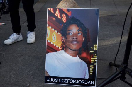 Foto de Justicia para Jordan. 5 de mayo de 2023. Nueva York, Estados Unidos. Protesta por justicia para Jordan Neely en el parque de la plaza Washington. - Imagen libre de derechos