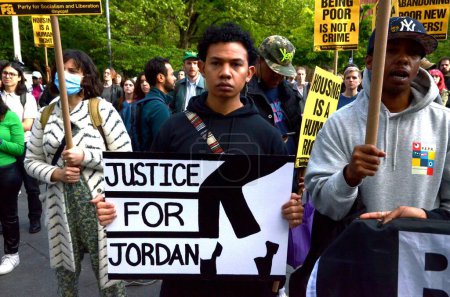 Téléchargez les photos : Manifestation pour rendre justice à Jordan Neely. 5 mai 2023, New York, États-Unis - en image libre de droit