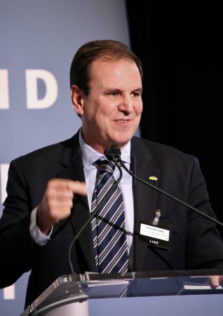 Photo for (NEW) LIDE BRAZIL INVESTMENT FORUM in New York. May 09, 2023, New York, Brazil: The president of Brazilian Chamber of Deputies, Arthur Lira, discusses opportunities for Brazil with a delegation composed of senators, governors, federal deputies, and 2 - Royalty Free Image