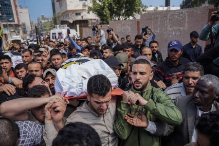 Photo for Palestinians in Gaza mourn and bid farewell to the bodies of martyrs in the Gaza Strip. 9 May 2023 , Gaza , Palestine : Palestinians in the Gaza Strip mourn and bid farewell to the bodies of the martyrs who died last night - Royalty Free Image