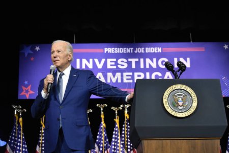 Foto de (NUEVO) El presidente de los Estados Unidos Joe Biden hace comentarios sobre un posible impago de la deuda en un discurso en Westchester Community College en Valhalla, Nueva York. 10 de mayo de 2023. - Imagen libre de derechos