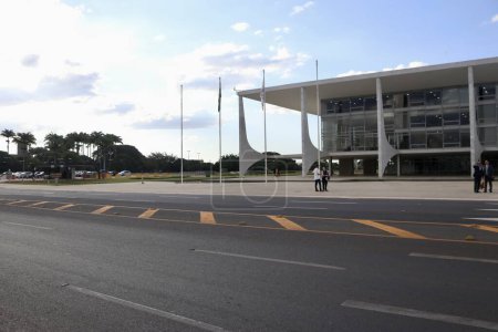 Photo for Planalto Palace is without fence. May 15, 2023, Brasilia, Federal District, Brazil: Planalto Palace without security bars around it, showing security weakness, in Brasilia - Royalty Free Image