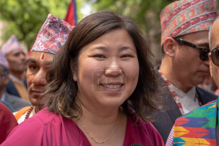 Téléchargez les photos : Défilé du Jour du Népal 2023. 21 mai 2023, New York, New York, USA : La députée Grace Meng (D-NY) assiste au défilé du jour du Népal à New York le 21 mai 2023 à New York. - en image libre de droit