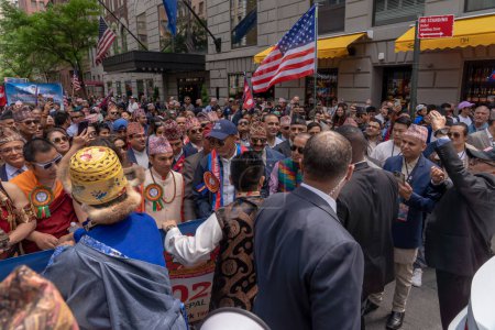 Foto de Desfile del Día de Nepal 2023. 21 de mayo de 2023, Nueva York, Nueva York, Estados Unidos: El alcalde de la ciudad de Nueva York Eric Adams llega al Desfile del Día de Nepal en la Avenida Madison el 21 de mayo de 2023 en la ciudad de Nueva York. - Imagen libre de derechos