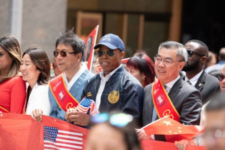 Foto de El alcalde de la ciudad de Nueva York Eric Adams en el segundo desfile anual de la AAPI en la Sexta Avenida (Avenida de las Américas). 21 de mayo de 2023. Nueva York, Estados Unidos Desfile Cultural y Patrimonio de los Asiáticos Americanos e Isleños del Pacífico (AAPI) - Imagen libre de derechos