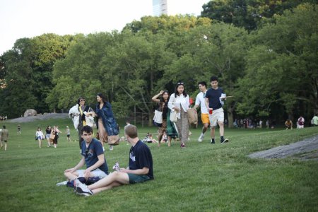 Photo for Memorial Day Weekend 2023 Celebrated on Central Park Lawn. May 27, 2023, New York, USA: New Yorkers and loved ones are seen celebrating Memorial Day Weekend on New York City Central Park Lawn with picnic, food, music, love, games - Royalty Free Image