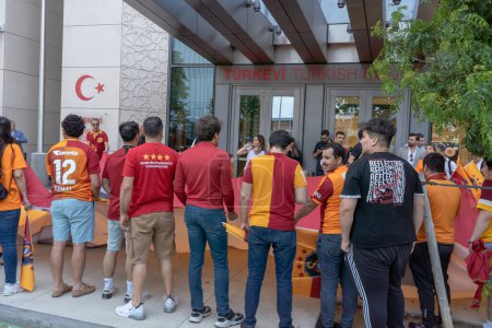 Photo for (SPO) Galatasaray fans celebrate in NY a record 23rd Turkish league title. May 31, 2023, New York, New York, USA: A fan's car decorated with a fun-club flag in red-and-yellow colours celebrate the Galatasaray record 23rd Turkish super league title - Royalty Free Image
