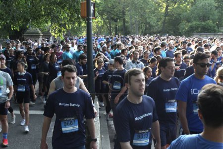 Photo for 2023 JPMorgan Corporate Challenge at Central Park, New York. May 31, 2023, New York, USA: The 2023 JPMorgan Corporate Challenge in Central Park, New York  is a a yearly running event, taking place in 15 locations across eight countries - Royalty Free Image