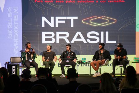 Téléchargez les photos : Le skateboarder Bob Burnquist participe à la foire technologique NFT Brasil à Sao Paulo. Le 2 juin 2023. Sao Paulo, Brésil : le skateboarder multi-champion Bob Burniquist - en image libre de droit