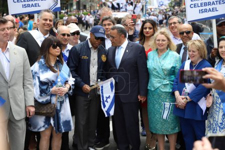 Foto de Eric Adams durante Celebrate 75th Israel Parade: Reviewing The Hope. 4 de junio de 2023, Nueva York, Estados Unidos: El pueblo judío está celebrando 75 años de existencia de Israel entre las calles 57 y 74 en la 5ª avenida Nueva York - Imagen libre de derechos