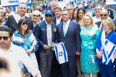 Foto de Eric Adams durante Celebrate 75th Israel Parade: Reviewing The Hope. 4 de junio de 2023, Nueva York, Estados Unidos: El pueblo judío está celebrando 75 años de existencia de Israel entre las calles 57 y 74 en la 5ª avenida Nueva York - Imagen libre de derechos