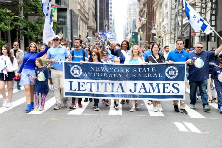 Foto de Letitia James during Celebrate 75th Israel Parade: Reviewing The Hope (en inglés). 4 de junio de 2023, Nueva York, Estados Unidos: El pueblo judío está celebrando 75 años de existencia de Israel entre las calles 57 y 74 en la 5ª avenida Nueva York - Imagen libre de derechos