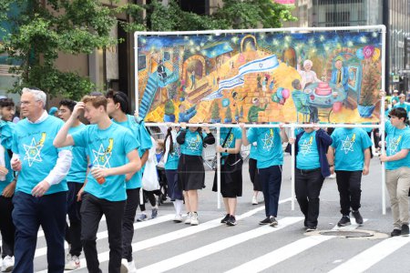 Téléchargez les photos : Célébrez le 75e défilé d'Israël : Revoir l'espoir. 4 juin 2023, New York, États-Unis : Le peuple juif célèbre 75 ans d'existence en Israël entre la 57e et la 74e rue sur la 5e avenue New York . - en image libre de droit