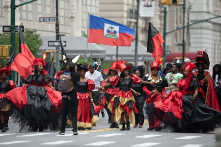 Téléchargez les photos : Parade haïtienne à New York. 3 juin 2023, New York, États-Unis : Commémoration de la première rébellion d'esclaves la plus réussie de l'hémisphère occidental. La rébellion a commencé en 1791 et s'est terminée en 1803 - en image libre de droit