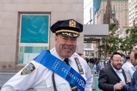Foto de El Desfile de Israel de 2023. 04 de junio de 2023, Nueva York, Nueva York, Estados Unidos: McCarthy, Jefe del Departamento de Policía de Nueva York, Comandante del Distrito de Patrulla Manhattan Sur, asiste al Desfile de Celebración de Israel el 4 de junio de 2023 en la ciudad de Nueva York. - Imagen libre de derechos