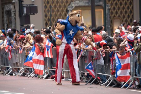 Téléchargez les photos : Défilé de la journée portoricaine à New York, New York. 11 juin 2023 États-Unis. Le défilé de la Journée nationale portoricaine (NPRDP) a lieu chaque année le long de la Cinquième Avenue à Manhattan, le deuxième dimanche de Juin - en image libre de droit