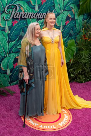 Photo for The 76th Annual Tony Awards. June 12, 2023, New York, New York, USA: Marilyn Herst and Jessica Chastain attend The 76th Annual Tony Awards at United Palace Theater on June 11, 2023 in New York City. - Royalty Free Image