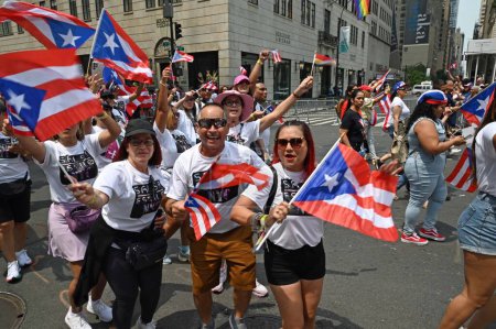 Téléchargez les photos : Défilé de la journée portoricaine à New York, New York. 11 juin 2023 États-Unis. Le National Puerto Rico Day Parade (NPRDP) a lieu chaque année le long de la Cinquième Avenue à Manhattan, le deuxième dimanche de Juin, en l'honneur de la près de 4 millions - en image libre de droit