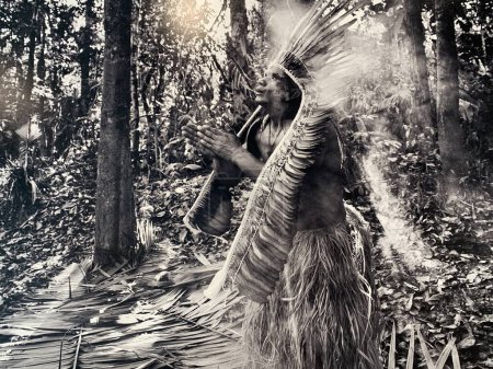 Foto de Sebastiao Salgado Amazonia Exposición Fotográfica en Nueva York. 22 de junio, Nueva York, EE.UU.: El famoso fotógrafo brasileño Sebastiao Salgados fotos están siendo exhibidas en la Galería Sundaram Tagore en Manhattan-Nueva York del 15 de junio al 15 de julio - Imagen libre de derechos