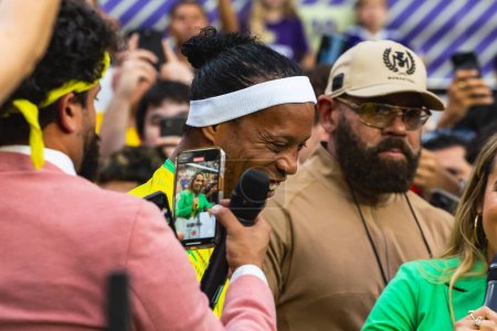 Téléchargez les photos : Orlando (USA), La deuxième édition du jeu festif promu par les anciens joueurs Ronaldinho et Roberto Carlos, au stade Exploria, domicile d'Orlando City, à Orlando. - en image libre de droit