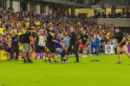Téléchargez les photos : Orlando (USA), La deuxième édition du jeu festif promu par les anciens joueurs Ronaldinho et Roberto Carlos, au stade Exploria, domicile d'Orlando City, à Orlando. - en image libre de droit