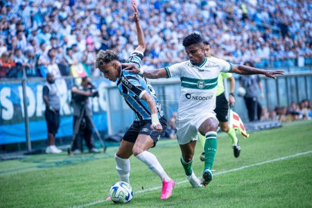 Photo for PORTO ALEGRE (RS), Brazil 06/25/2023 - Bitello tries to play in Gremio's attack in a match against Coritiba, valid for the twelfth of the Brasileirao, held at Arena do Gremio, in the north zone of Porto Alegre - Royalty Free Image