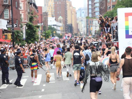 Téléchargez les photos : La 53ème NYC Pride Mars 2023. 25 juin, New York, USA : La 53ème NYC Pride Mars 2023 part de 25th Street et 5th Avenue et continue vers le sud sur 5th Avenue avant de se diriger vers l'ouest sur 8th Street, puis sur Christopher Street - en image libre de droit