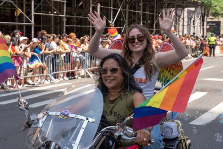 Téléchargez les photos : 2023 New York City Pride March. 25 juin 2023, New York, New York, USA : Les membres de Sirens MC NYC participent au défilé annuel de la fierté de New York le 25 juin 2023 à New York. - en image libre de droit