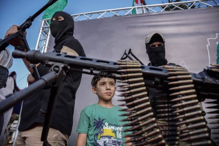 Téléchargez les photos : (INT) Brigades Al-Qassam à Gaza, exposition militaire au nom de l'image et du mémorial. 30 juin 2023, Gaza, Palestine : Les Brigades Al-Qassam, la branche militaire du mouvement Hamas, ont organisé une exposition militaire - en image libre de droit