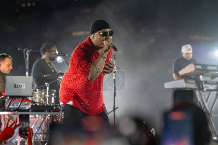 Photo for (NEW) New York City Celebrates Independence Day. July 04, 2023, New York, New York, USA: LL Cool J performs during the annual Macy's  4th of July Fireworks display overlooking the Manhattan skyline at Gantry State Plaza Park in Long Island City - Royalty Free Image